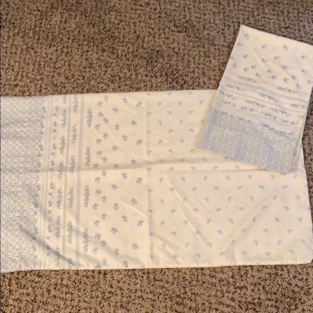 Set of 2 Sears Vintage Cream/Blue Pillowcases
